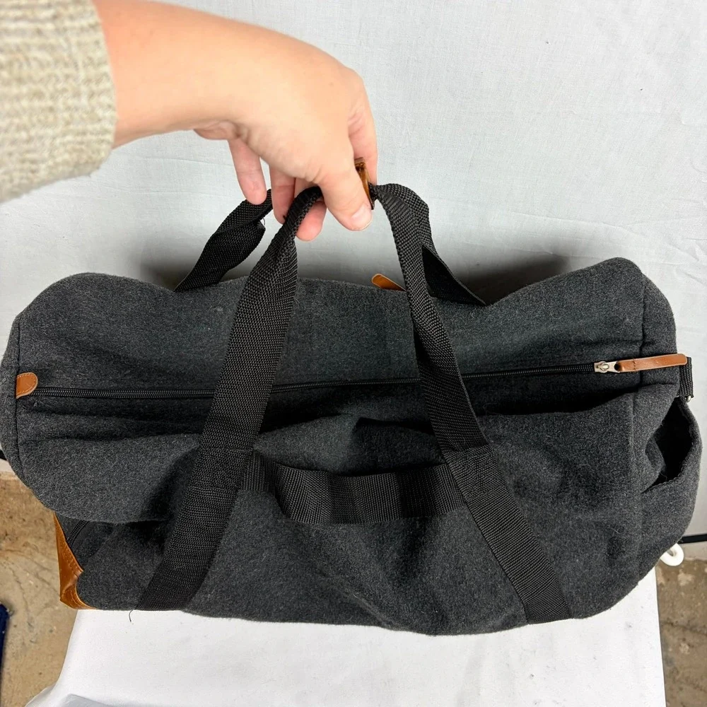 F&CO Charcoal Gray Wool Felt Duffel Bag Tan Leather Trim Weekend Travel Carry On